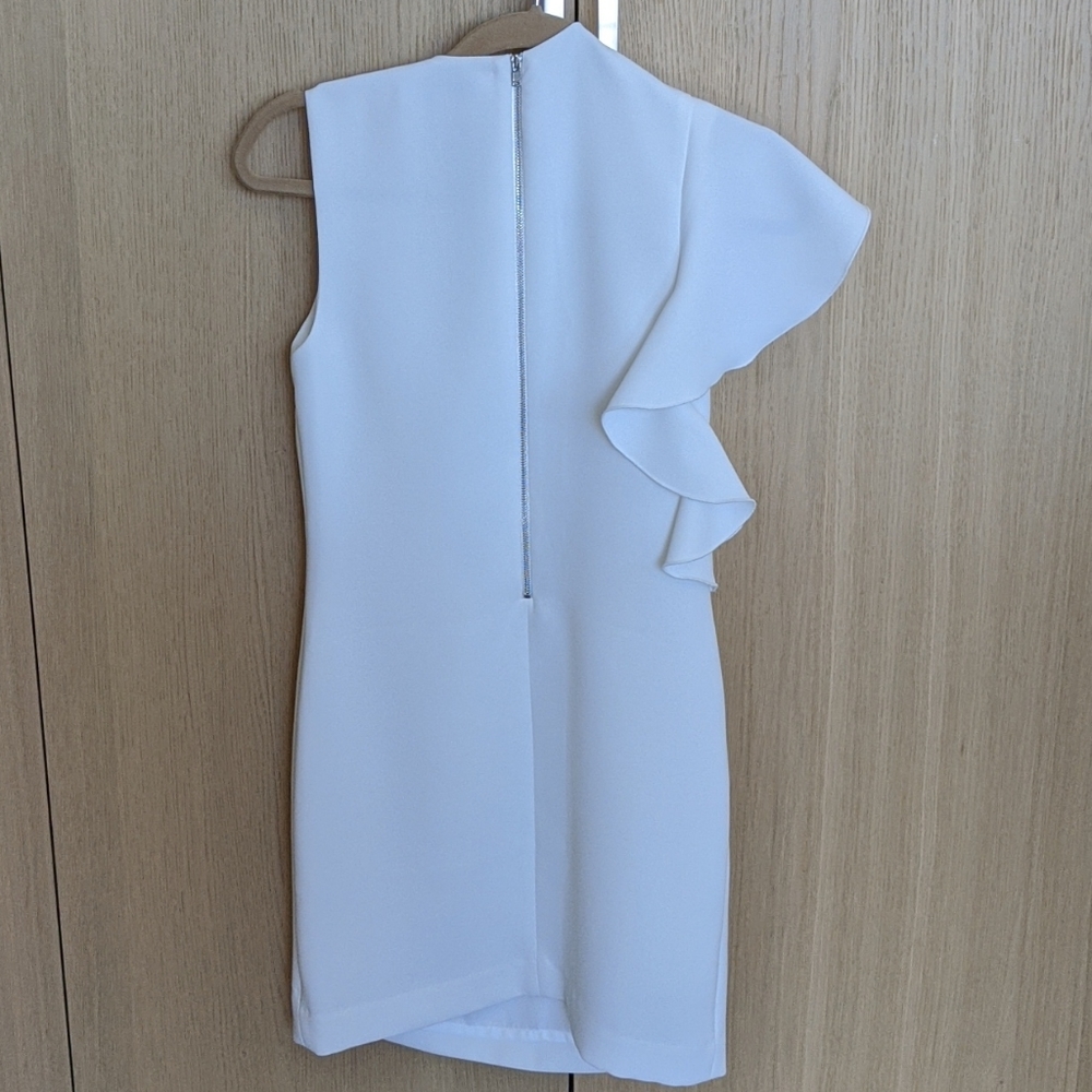 Dress. - Picture 3 of 4